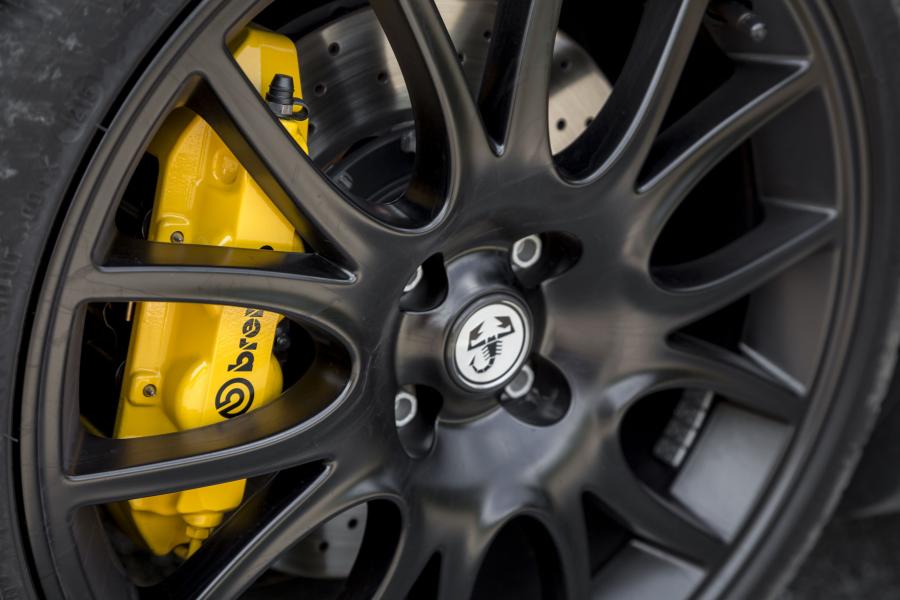 Колеса Abarth 595C Competizione 2012 года  (фото 31 из 41)